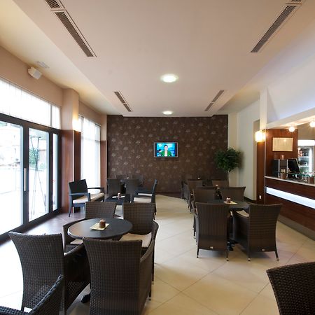 Hotel Fontana 부젯 외부 사진