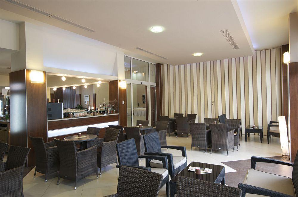 Hotel Fontana 부젯 외부 사진