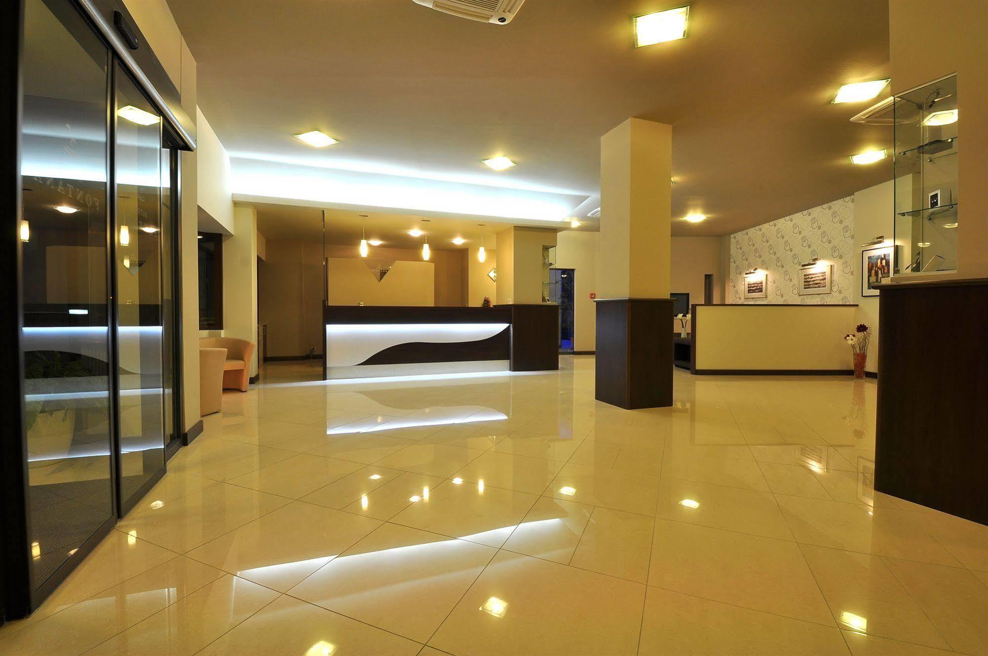 Hotel Fontana 부젯 외부 사진