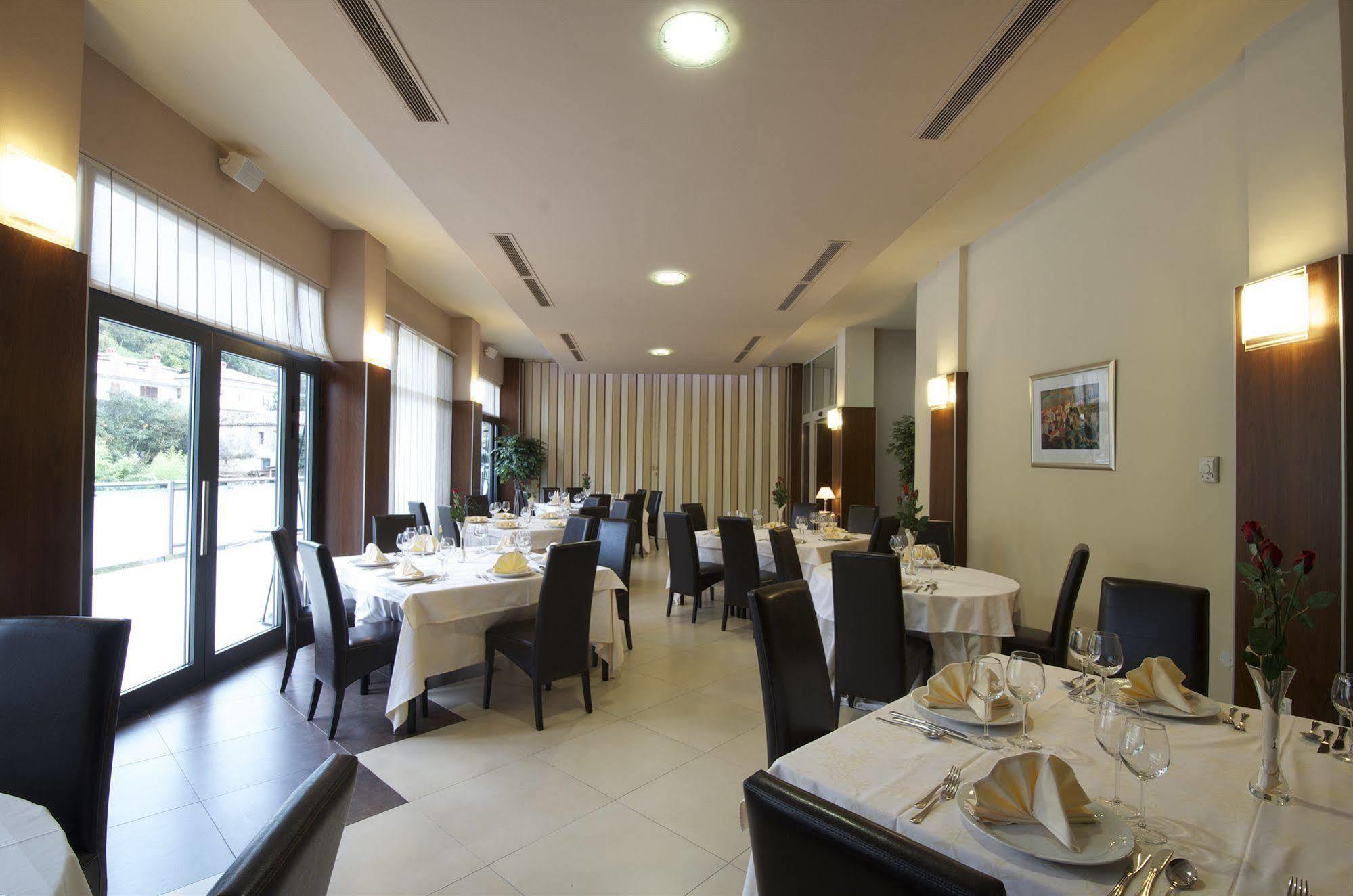 Hotel Fontana 부젯 외부 사진