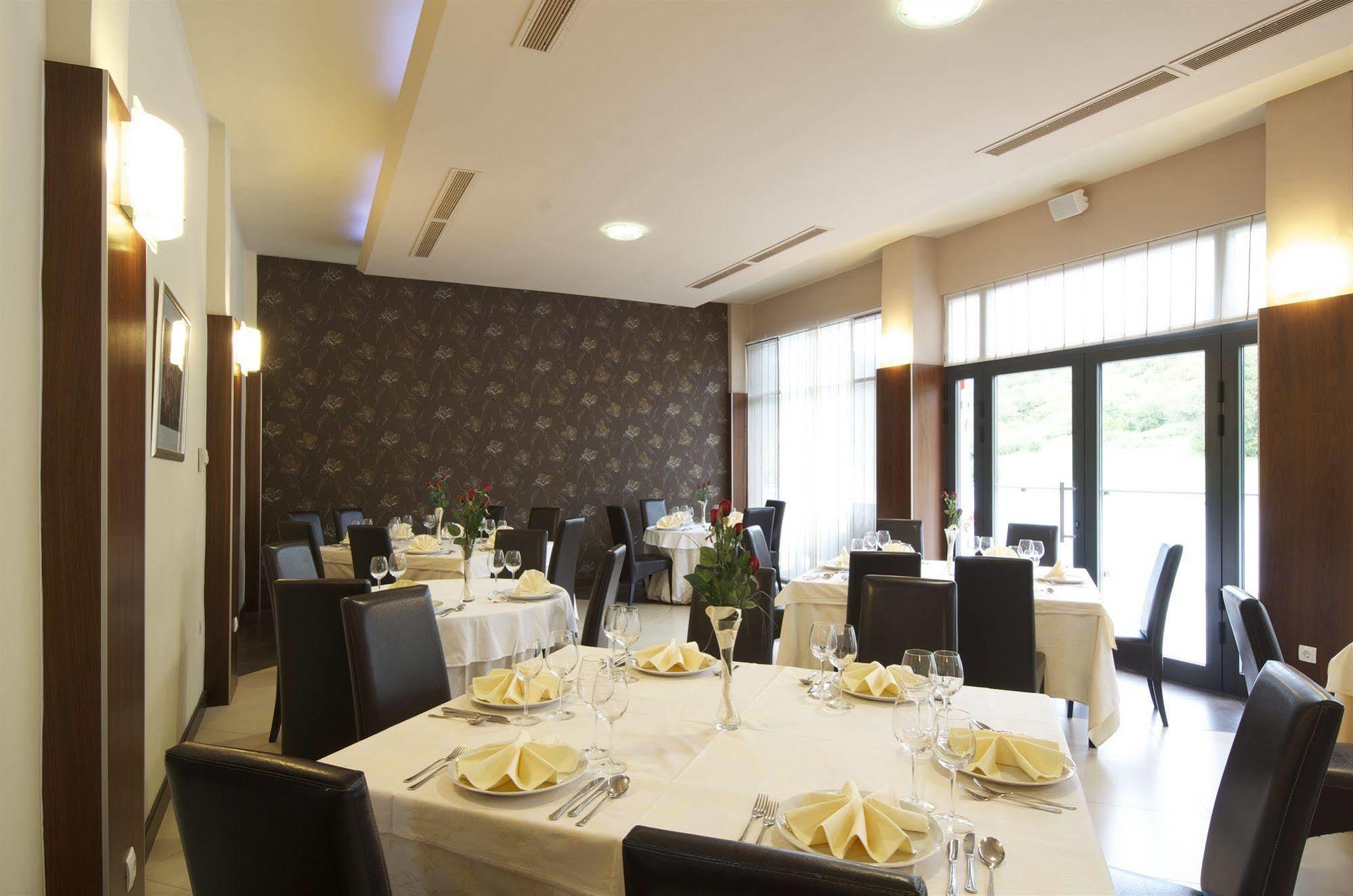 Hotel Fontana 부젯 외부 사진
