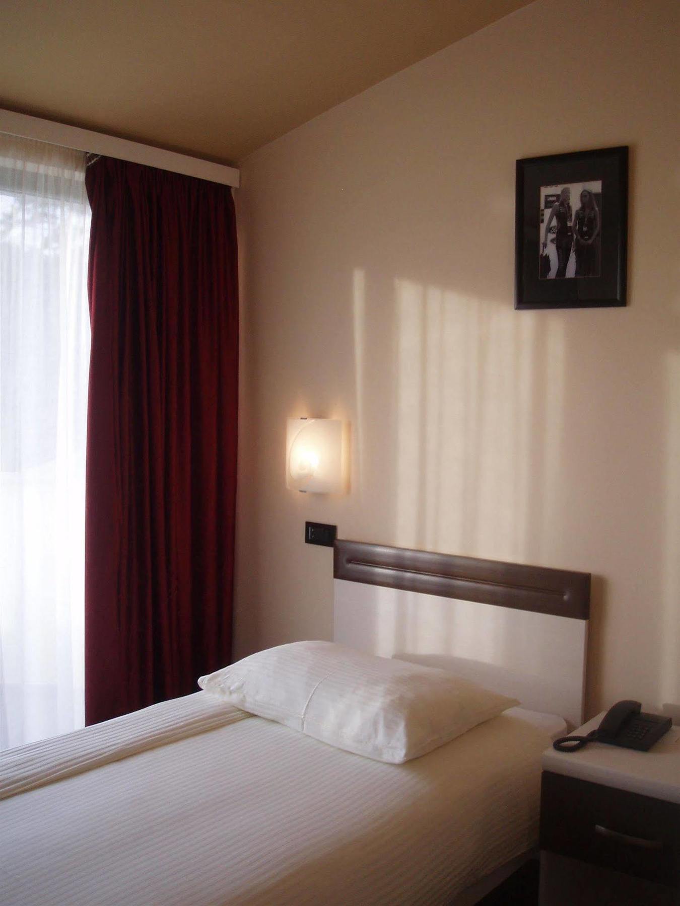 Hotel Fontana 부젯 외부 사진